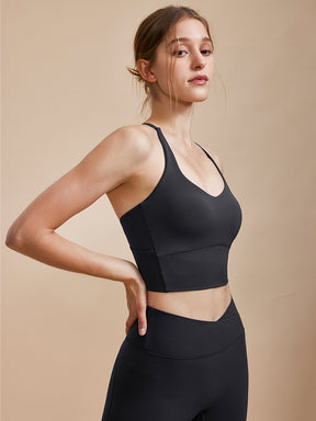 ミディアムサポート 背中スタイル スポーツブラ