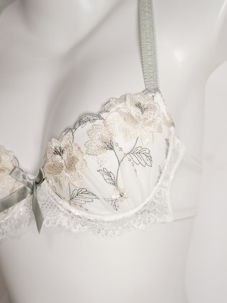 LIKEWILLOW 【B-F】大輪の花柄刺繍ブラ＆ショーツ