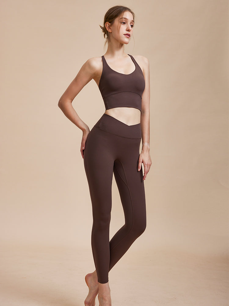 ミディアムサポート 背中スタイル スポーツブラ