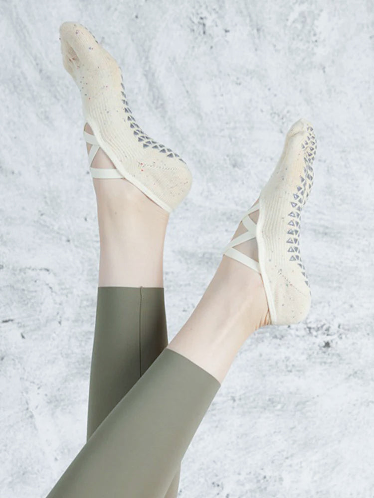 ヨガ ソックス 五本指 クロスデザイン 滑り止め付き