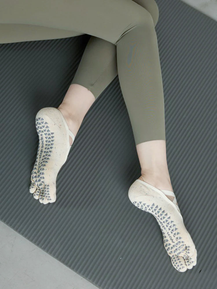 ヨガ ソックス 五本指 クロスデザイン 滑り止め付き