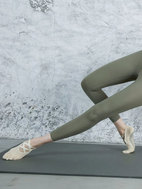 ヨガ ソックス 五本指 クロスデザイン 滑り止め付き